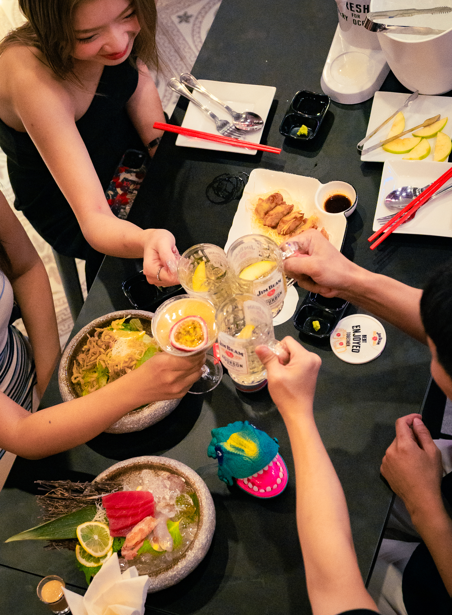 AKATO Bar - การเสิร์ฟเครื่องดื่มแบบมืออาชีพ