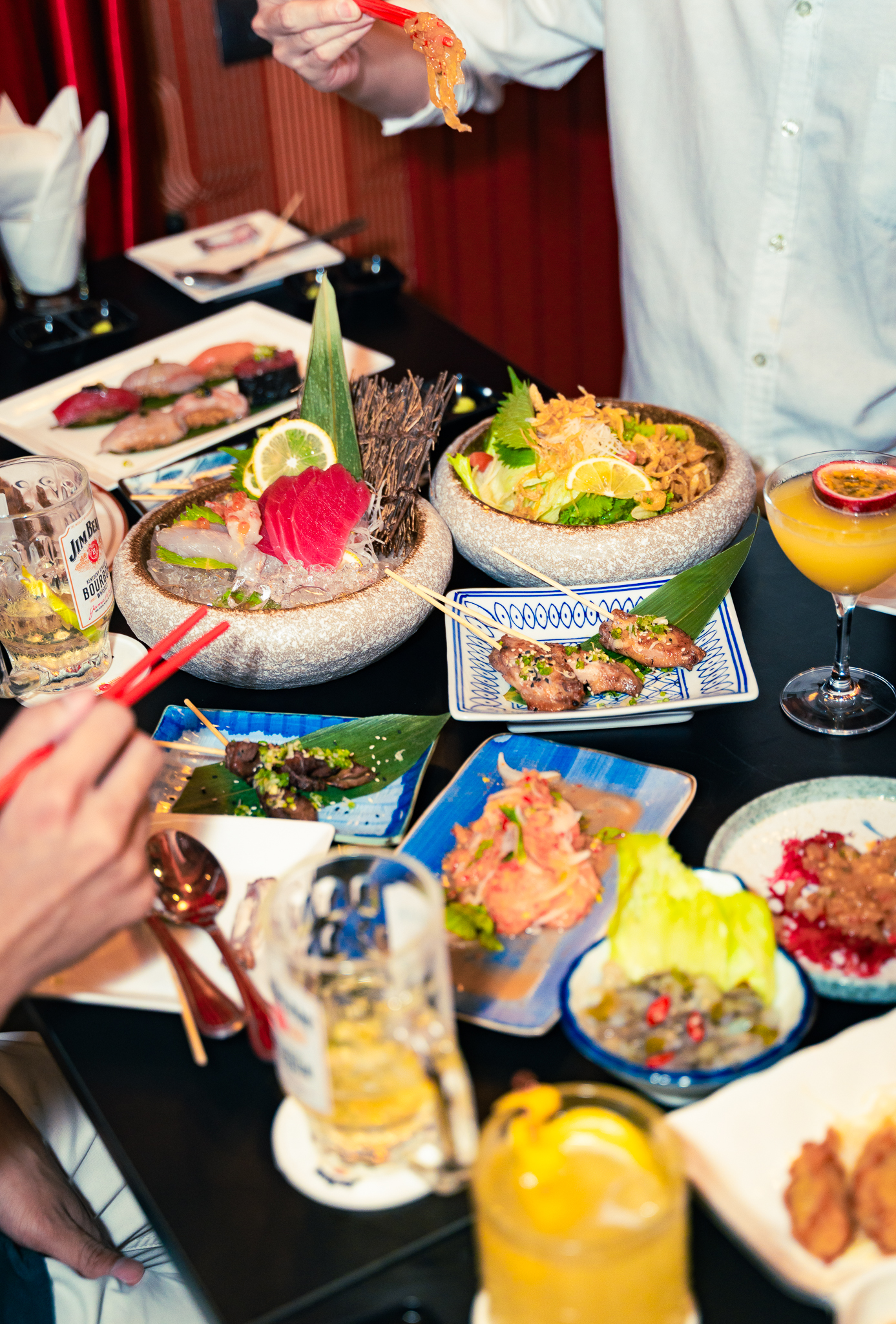 AKATO Bar - พื้นที่นั่งสบายและบรรยากาศอบอุ่น